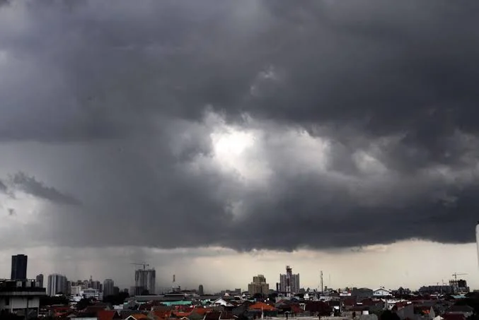 Cuaca Buruk Desember, Warga RI Jangan Liburan ke Daerah Ini