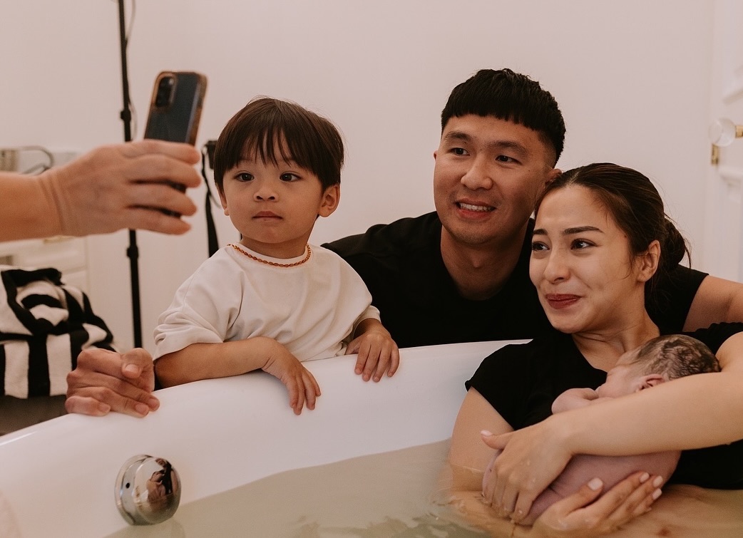 Nikita Willy Melahirkan dengan Metode Water Birth, Apa Itu?